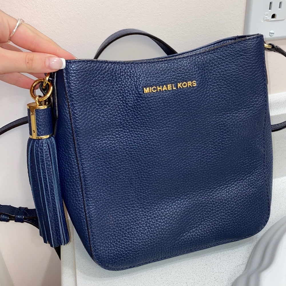 Micheal Kors Blue Crossbody Purse